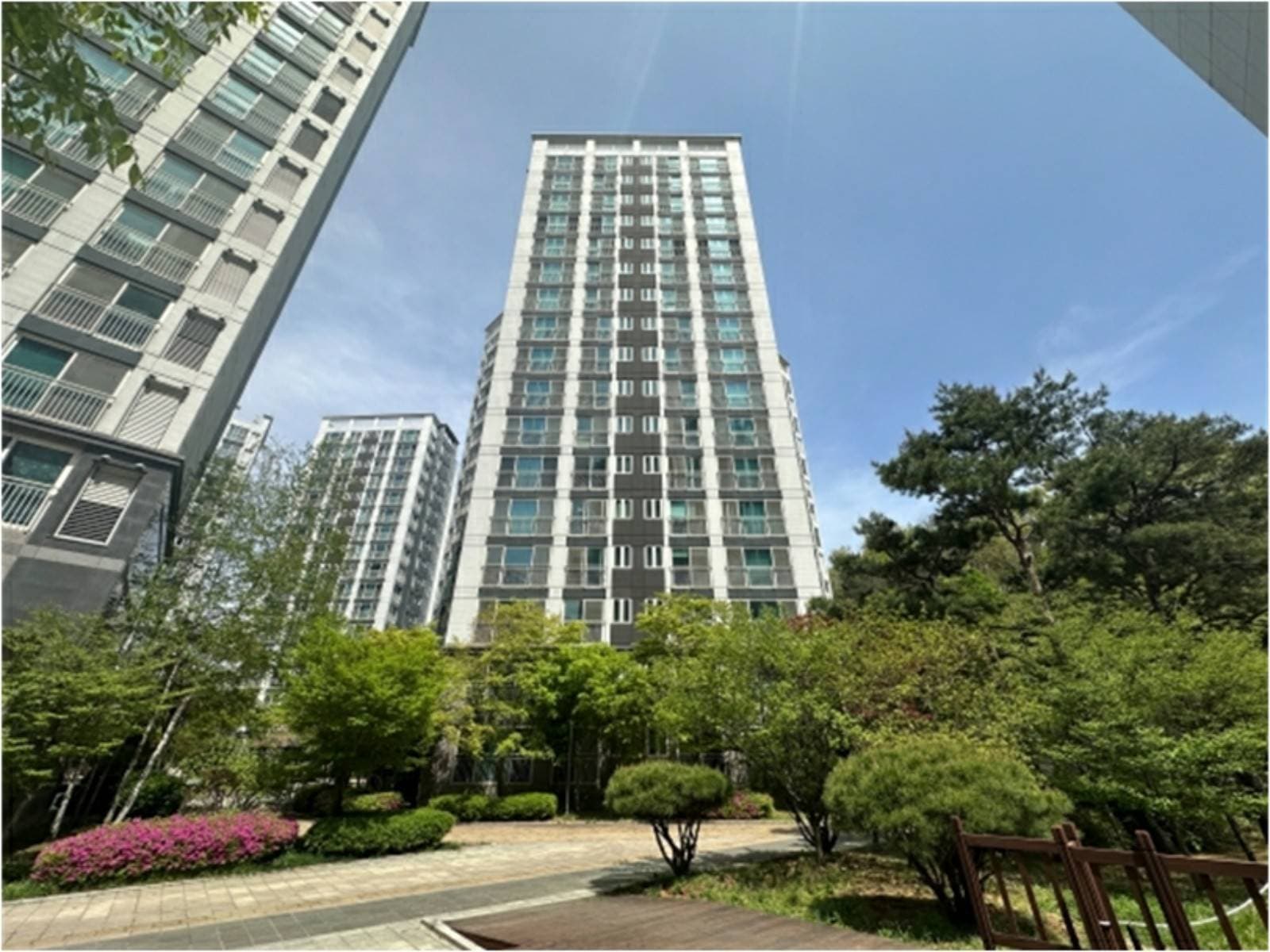 경기도 파주시 문산읍 당동리 947 외 1필지 파주한양수자인리버팰리스아파트 제110동 제3층 제303호(공유지분 2분의 1)