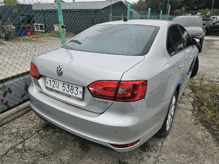 폭스바겐 Jetta 2.0 TDI 2011년식