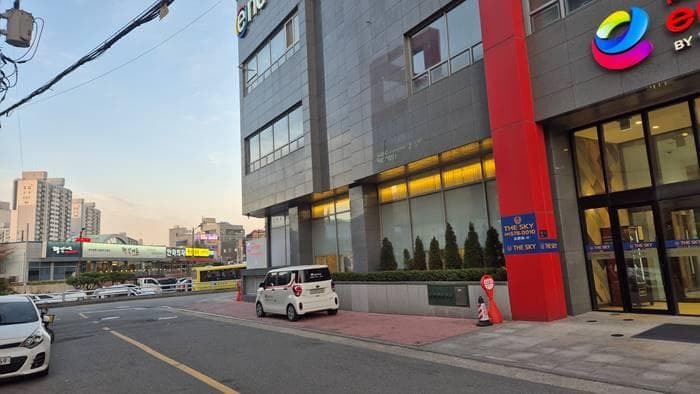 충청남도 천안시 서북구 쌍용동 210-21 천안라마다앙코르호텔  2층208호